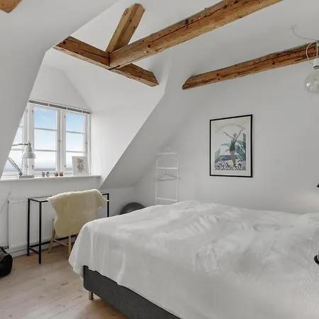 4 Bedroom Gorgeous In Holiday home