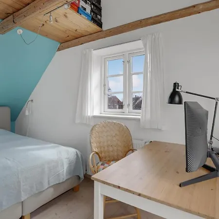 4 Bedroom Gorgeous In Holiday home *