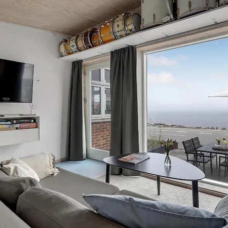 4 Bedroom Gorgeous In Holiday home *